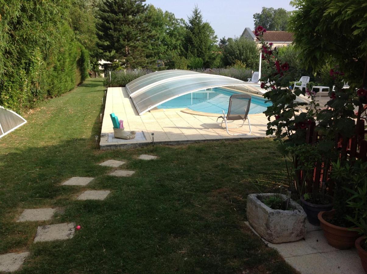 Studio Avec Piscine Privee Jardin Clos Et Wifi A Saint Jean D'Angely ภายนอก รูปภาพ