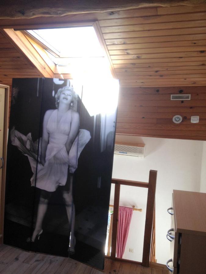 Studio Avec Piscine Privee Jardin Clos Et Wifi A Saint Jean D'Angely ภายนอก รูปภาพ